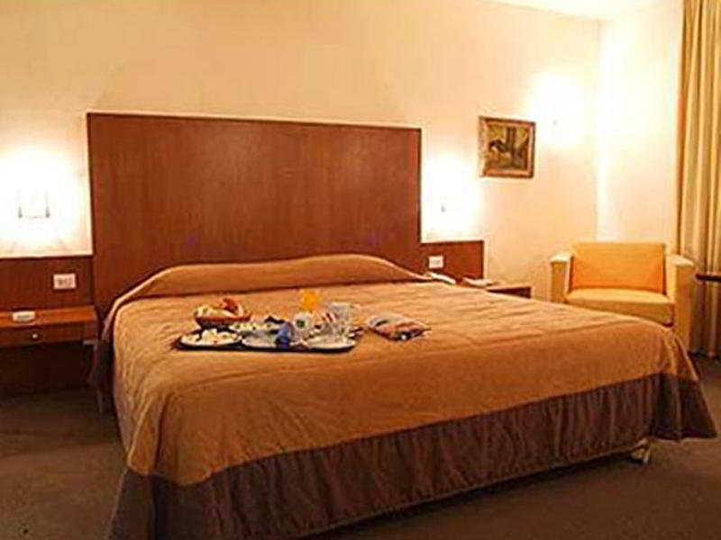 Quality Inn Tripoli Экстерьер фото